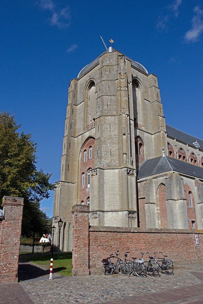 historisch meer stadhuis toerisme toeristisch veere veerse meer walcheren zeeuwse delta boten haven jachthaven strand korenmolen molen zeeland grote kerk hdr
